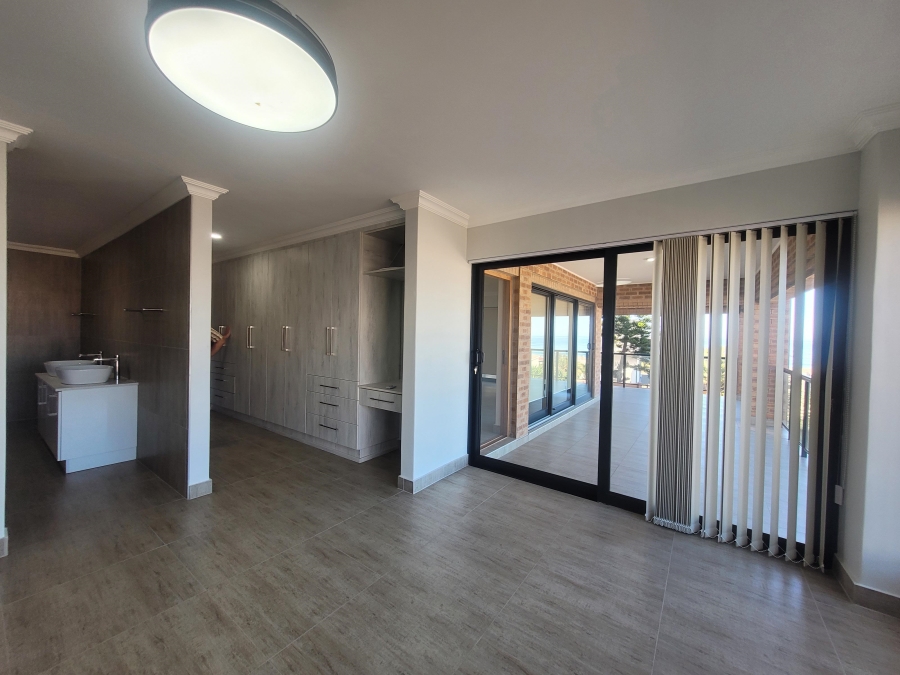 4 Bedroom Property for Sale in Wavecrest Eastern Cape